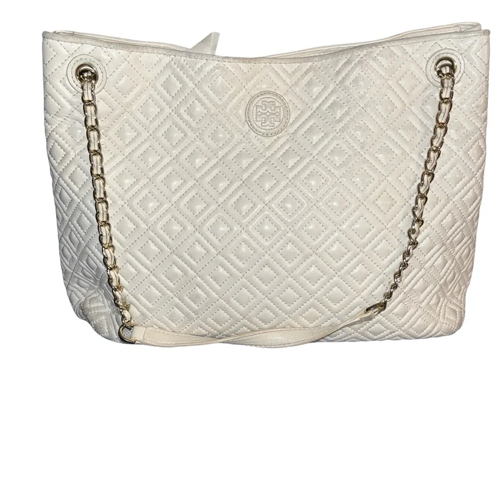 Elegant White Tory Burch Marion Quilted Tote Bag